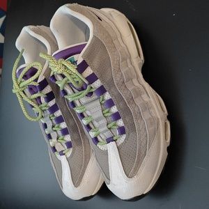 Nike Air Maxs Men's Sz 9.5